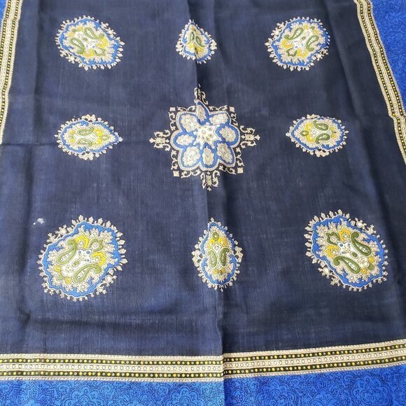 100 %PURE‎ VIRGIN WOOL Bandana Victorian Print Scar - Picture 2 of 10